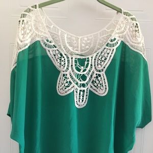 Umgee XL top with crochet lace top and shoulders